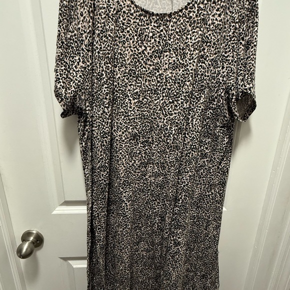 Old Navy Dresses & Skirts - Old Navy Animal Print Midi Dress